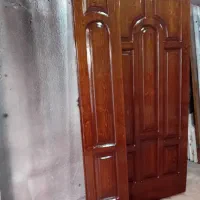 رنگ آمیزی درب چوبی