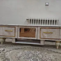 فروش میز تلویزیون در حد نو کاملا سالم و تمیز