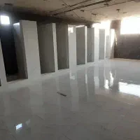 کارگر ساده زیردست کاشی‌کار