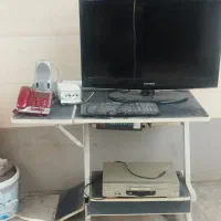 میز کامپیوتر و یه دستگاه سی دی و تلویزیون و...