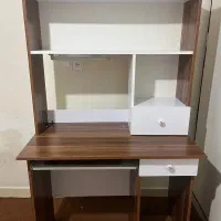میز تحریر وکامپیوتر