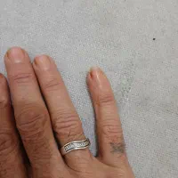 تعدادی النگو رنگ ثابت و انگشتر نقره