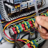 برقکار صنعتی..نصب وعیب یابی تابلو برق وجعبه فیوز