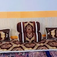 رو کناره و بالست و پشتی|رختخواب، بالش، پتو|خانمیرزا, |دیوار