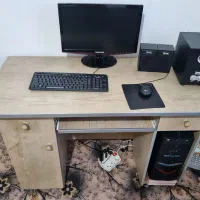 میز کامپیوتر در حد نو محکم و سنگین|میز تحریر و کامپیوتر|اردبیل, |دیوار