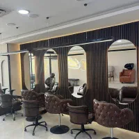 اجاره تعدادی میز ناخن و صندلی میکاپ و شینیون|اجارهٔ دفتر کار، اتاق اداری، مطب|کرج, عظیمیه|دیوار