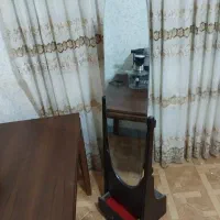 آینه قدی کمد دار چوبی قهوه ای کاملا سالم درحدنو|آینه|کرج, گلستان|دیوار