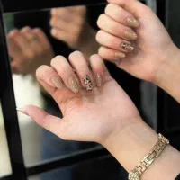 مدل کاشت ناخن بصورت رایگان|خدمات آرایشگری و زیبایی|لاهیجان, شیشه گران|دیوار