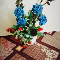 گل زیبا ب همراه گلدان
