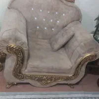 مبلمان ۸ نفره همراه دوتا میز عسلی