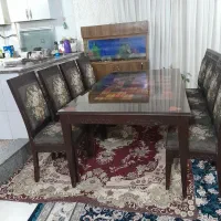 میز نهار خوری و مبل راحتی در حد نو