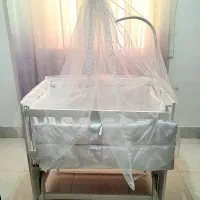 تخت نوزاد کنار مادر نو نو|تخت و صندلی بچه|سمنان, |دیوار