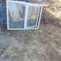 درب حیاط و پنجرە در حد نو بدون پوسیدگی|مصالح و تجهیزات ساختمان|سنندج, |دیوار