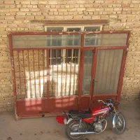 در مغازه