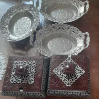 یکعدد سینی پیوتر و۳تا خرماخوری باقیمت مناسب