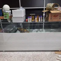 ویترین شیشه ای