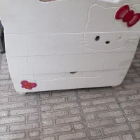 دراور کنار تختی بچه