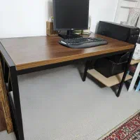 میز تحریر بزرگ به همراه صندلی چرخدار چرم