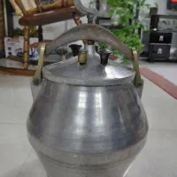 زودپز بزرگ اصل قدیمی در حد نو