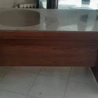 میز چوبی به همراه ۴ عدد صندلی در حد نو