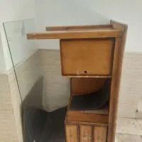 میز چوبی با شیشه