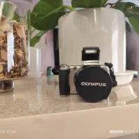 دوربین عکاسی و فیلمبرداری المپیوس و سه پایه