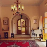ملک 400 متری بر خیابان اصلی