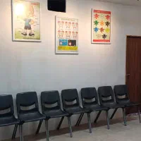 منشی آموزشگاه زبان