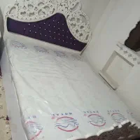 تخت خواب دونفر همرا اینه میز مبل راحتی 6عدد پشتی