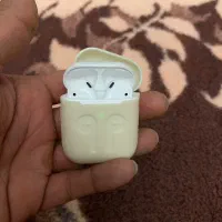 ایرپا سری۲اصلی ایفون سالم تمیز همراه باکابل شارژ