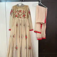 لباس|لباس|مشهد, راهنمایی|دیوار