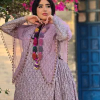 تعدادی لباس|لباس|دوگنبدان, |دیوار