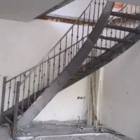 ساخت انواع پله و درب و حفاظ
