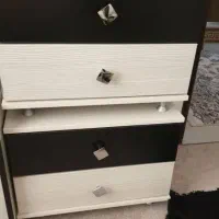 یه سرویس تخت جادار و تشک و آینه دراورسالم وجادار