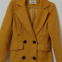 تعدادی پالتو مانتو شلوار هودی لباس