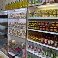 تعدادی قفسه مغازه ام دی اف با چراغ lED
