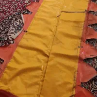 چتری برای باران با پایه آهنی