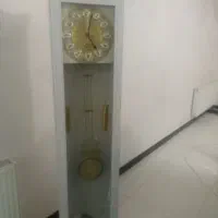 ساعت دیواری ایستاده