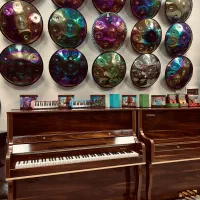 هنگدرام هولوگرامی فروشگاه قهرمانی