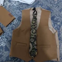 کت و شلوار|کفش و لباس بچه|رباط‌کریم, رباط‌کریم|دیوار
