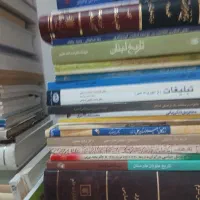 کتابهای در هم تاریخی ،ادبی و سیاسی به فروش میرسد