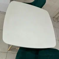 میز و صندلی و یک عدد پاف|میز و صندلی غذاخوری|قائن, |دیوار