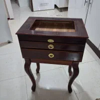 میز قاشق و چنگال و کتابخانه