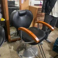 صندلی و آینه آرایشگاهی