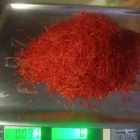 کارگر بانو دستگاه گل پاک کن