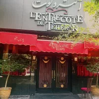 نیازمند گارسون آقا و اوپراتور خانوم