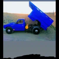 نیسان کمپرسی حمل خاک نخاله ساختمانی همراه با کارگر