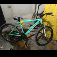 یک دوچرخه بیست شش سالم در حد نو