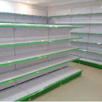 محیطی جادار و شیک با استند و قفسه