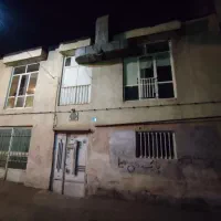 خانه دوطبقه با حمام دستشویی مجزا اما قدیمی